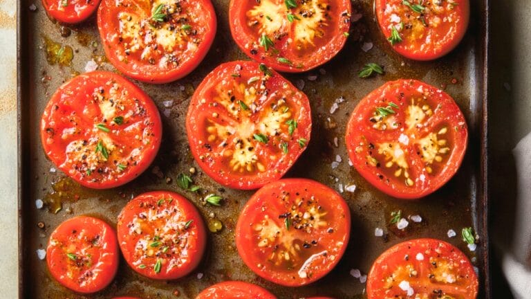 Roasted Tomatoes with Garlic That's Bursting with Flavor 10 Roasted Tomatoes with Garlic That's Bursting with Flavor - Garlic Herb Roasted Tomatoes midia