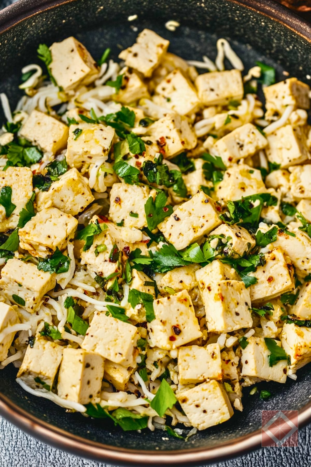 9 Anti-Inflammatory Breakfasts That Actually Make Mornings Worth Waking Up For 8 9 Anti-Inflammatory Breakfasts That Actually Make Mornings Worth Waking Up For - Garlicky Tofu Scramble pin 1 midia 1