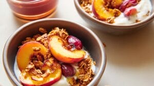 Simple Roasted Stone Fruit Bowl with Granola & Yogurt 1 Simple Roasted Stone Fruit Bowl with Granola & Yogurt - Ginger Roasted Stone Fruit with Yogurt and Granola midia
