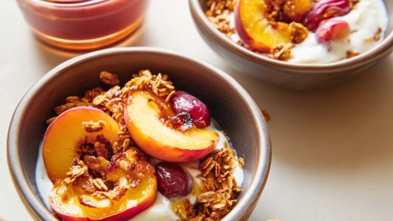 Simple Roasted Stone Fruit Bowl with Granola & Yogurt 4 Simple Roasted Stone Fruit Bowl with Granola & Yogurt - Ginger Roasted Stone Fruit with Yogurt and Granola midia
