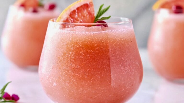 A Cool & Refreshing Grapefruit Frosé Cocktail 7 A Cool & Refreshing Grapefruit Frosé Cocktail - Grapefruit Frose Cocktail midia