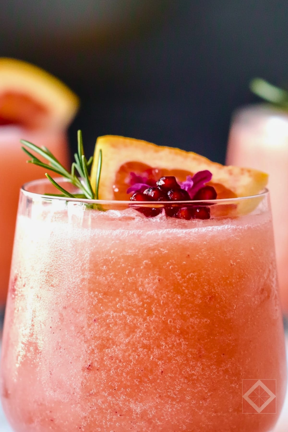 A Cool & Refreshing Grapefruit Frosé Cocktail 4 A Cool & Refreshing Grapefruit Frosé Cocktail - Grapefruit Frose Cocktail pin 2 midia