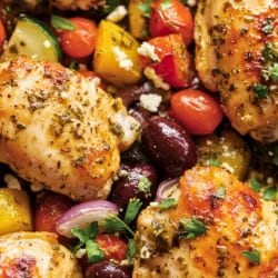 Greek Sheet Pan Chicken with Zucchini, Peppers & Olives 5 Greek Sheet Pan Chicken with Zucchini, Peppers & Olives - Greek Sheet Pan Chicken midia