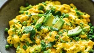 Flavorful & Healthy Green Goddess Scrambled Eggs for Busy Mornings 1 Flavorful & Healthy Green Goddess Scrambled Eggs for Busy Mornings - Green Goddess Scrambled Eggs midia