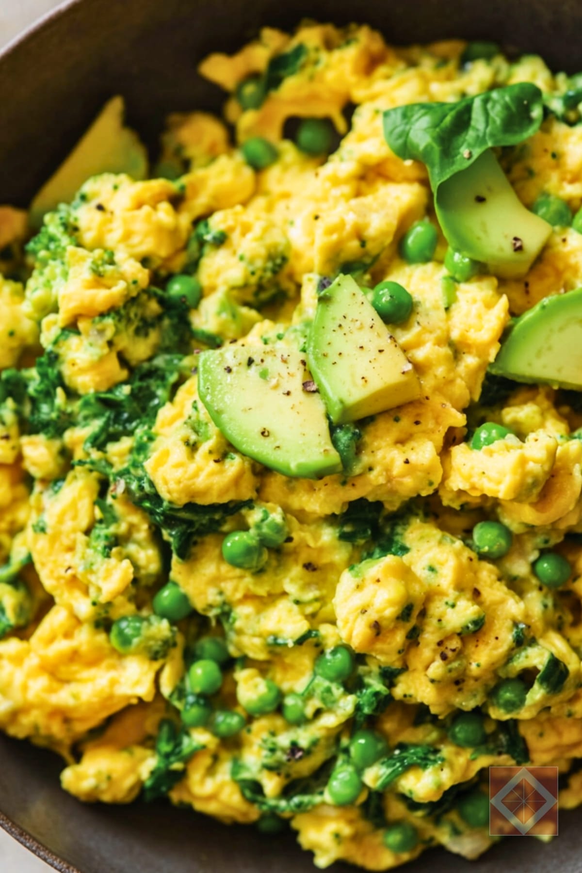Flavorful & Healthy Green Goddess Scrambled Eggs for Busy Mornings 3 Flavorful & Healthy Green Goddess Scrambled Eggs for Busy Mornings - Green Goddess Scrambled Eggs pin 2 midia