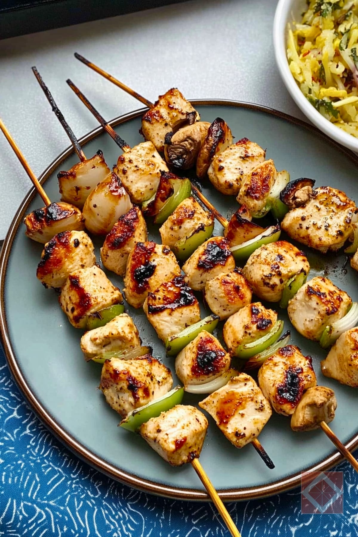 Perfectly Grilled Chicken Kabobs Made Easy on Blackstone Griddle 3 Perfectly Grilled Chicken Kabobs Made Easy on Blackstone Griddle - Grilled Chicken Kabobs pin 1 midia