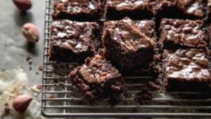 Simplify Dessert with These Five-Ingredient Brownies 1 Simplify Dessert with These Five-Ingredient Brownies - Hazelnut Brownies midia