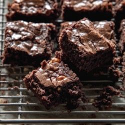 Simplify Dessert with These Five-Ingredient Brownies 6 Simplify Dessert with These Five-Ingredient Brownies - Hazelnut Brownies midia