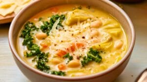 Hearty White Bean & Kale Soup with Artichokes 1 Hearty White Bean & Kale Soup with Artichokes - Healthy Creamy White Bean Artichoke and Kale Soup midia