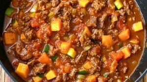 14 Best One-Pot Stews & Chilis to Master in Your Dutch Oven 1 14 Best One-Pot Stews & Chilis to Master in Your Dutch Oven - Hearty Beef and Vegetable Chili midia