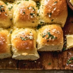 Easy & Flavorful Herb-and-Garlic Pull-Apart Rolls 5 Easy & Flavorful Herb-and-Garlic Pull-Apart Rolls - Herb and Garlic Pull Apart Rolls midia