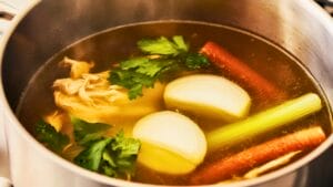 How to Make Chicken Bone Broth the Easy Way 1 How to Make Chicken Bone Broth the Easy Way - Homemade Chicken Bone Broth midia
