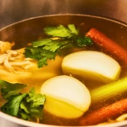 How to Make Chicken Bone Broth the Easy Way 6 How to Make Chicken Bone Broth the Easy Way - Homemade Chicken Bone Broth midia