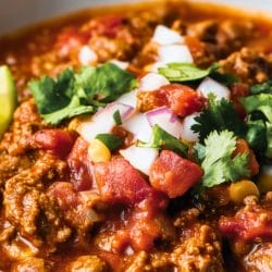 Hearty Chuck Roast Chili (Easy One-Pot Recipe) 4 Hearty Chuck Roast Chili (Easy One-Pot Recipe) - Homemade Chili con Carne midia