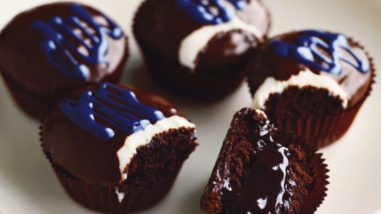 How to Make the Best Hostess-Style Chocolate Cupcakes at Home - Homemade Hostess Style Cupcakes midia