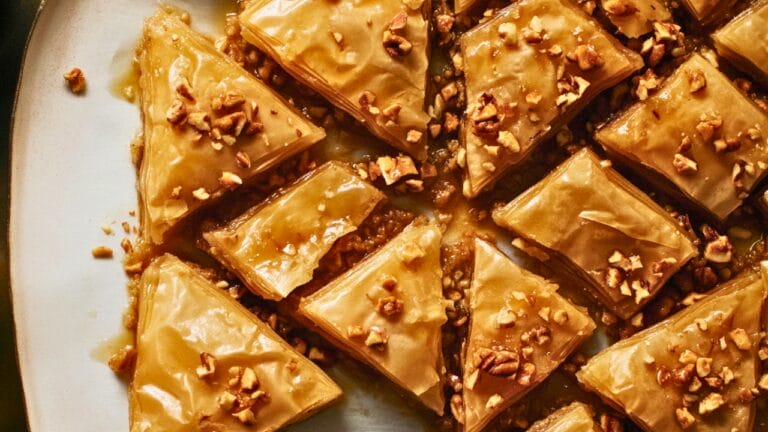 Honey Baklava Made Easy: Layers of Sweet Perfection 3 Honey Baklava Made Easy: Layers of Sweet Perfection - Honey Baklava midia