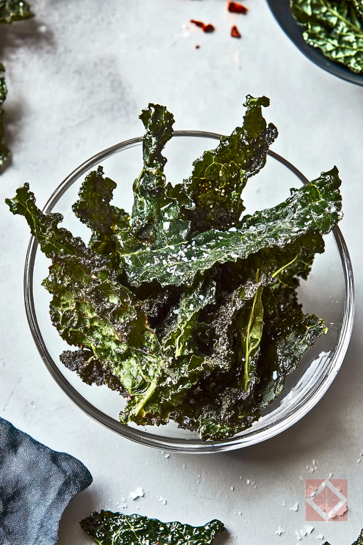 13 Anti-Inflammatory Snack & Appetizer Recipes That Heal & Delight 4 13 Anti-Inflammatory Snack & Appetizer Recipes That Heal & Delight - Kale Chips pin 1 midia