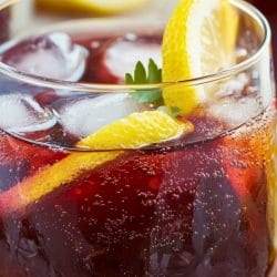 Kalimotxo: The Low-Key Spanish Cocktail That Punches Above Its Weight 5 Kalimotxo: The Low-Key Spanish Cocktail That Punches Above Its Weight - Kalimotxo Cocktail midia