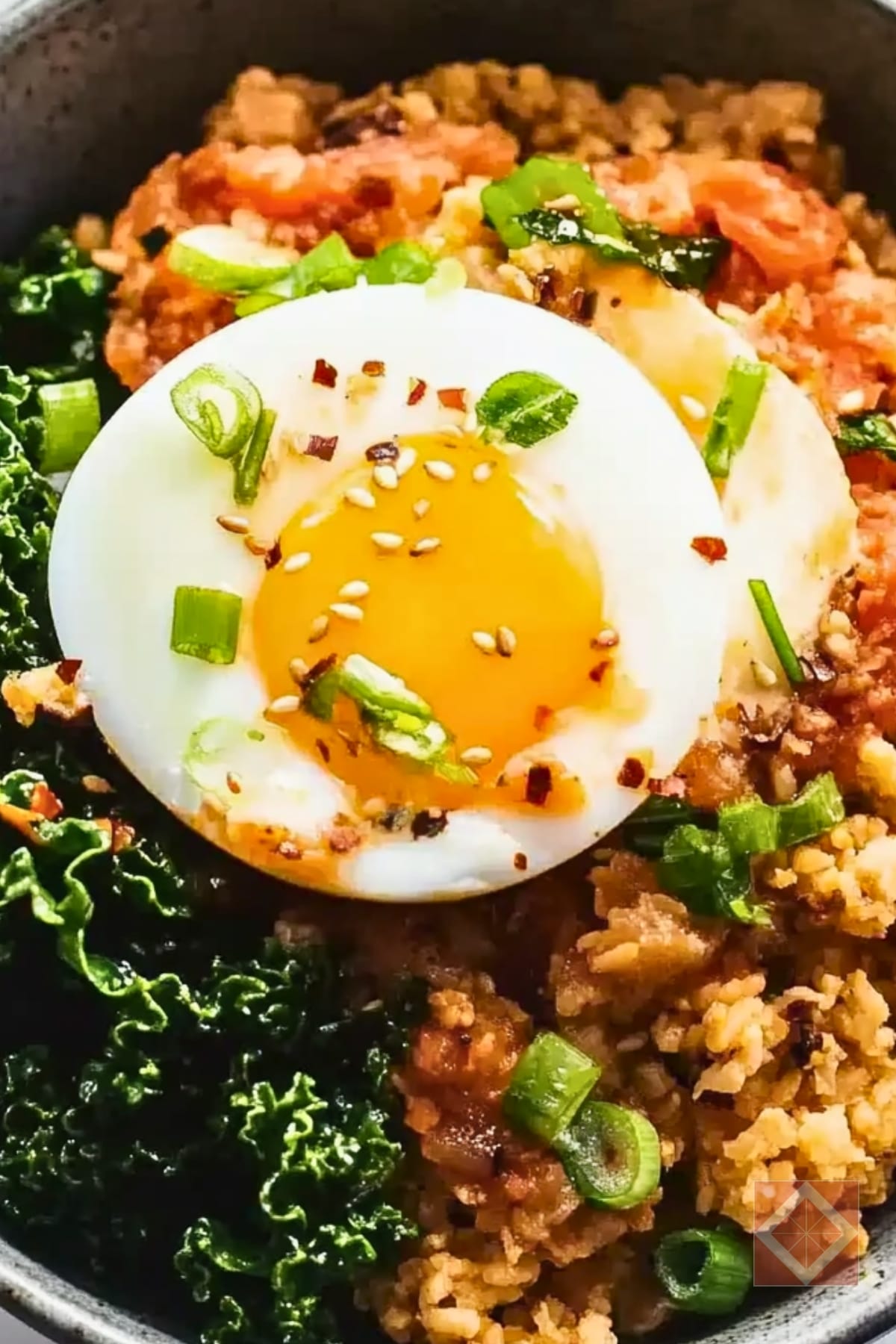 Korean-Inspired Grain Bowl with Kimchi, Kale & Runny Egg 2 Korean-Inspired Grain Bowl with Kimchi, Kale & Runny Egg - Kimchi Grain Bowl pin 1 midia