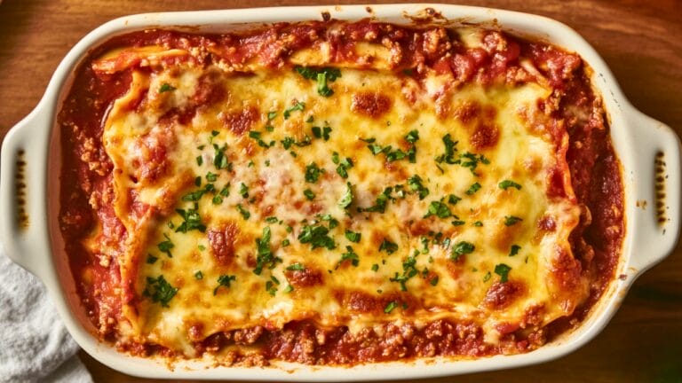 This Easy Lasagna Recipe Might Just Ruin You for All Others 2 This Easy Lasagna Recipe Might Just Ruin You for All Others - Lasagna midia
