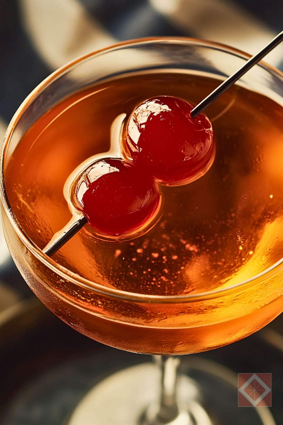 Left Hand: A Rich & Refined Bourbon Cocktail 4 Left Hand: A Rich & Refined Bourbon Cocktail - Left Hand Cocktail pin 2 midia