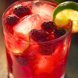 Light Berry Smash: A Vibrant & Easy-to-Make Drink 6 Light Berry Smash: A Vibrant & Easy-to-Make Drink - Light Berry Smash Cocktail midia