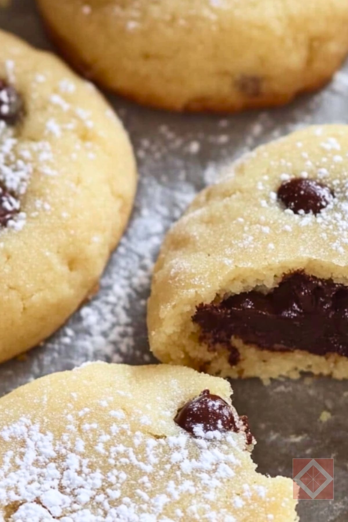 Molten Chocolate Magic Middles Made Easy at Home 4 Molten Chocolate Magic Middles Made Easy at Home - Magic Middles Cookie pin 2 midia