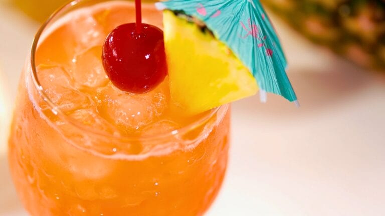 Mai Tai: Bring Island Vibes to Your Home Bar 4 Mai Tai: Bring Island Vibes to Your Home Bar - Mai Tai Cocktail midia