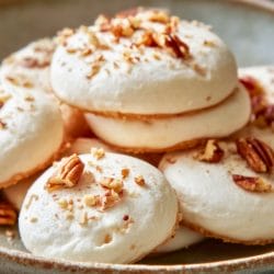 Light & Airy Maple Meringue Cookies with Pecans 5 Light & Airy Maple Meringue Cookies with Pecans - Maple Meringue and Pecan Cookies midia