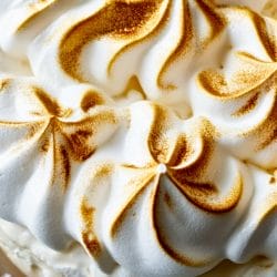 Easy Marshmallow Meringue for Cakes, Pies & More 5 Easy Marshmallow Meringue for Cakes, Pies & More - Marshmallow Meringue midia