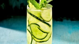 This Skinny Mint Cucumber Cooler Will Keep You Refreshed 1 This Skinny Mint Cucumber Cooler Will Keep You Refreshed - Mint Cucumber Cooler Cocktail midia