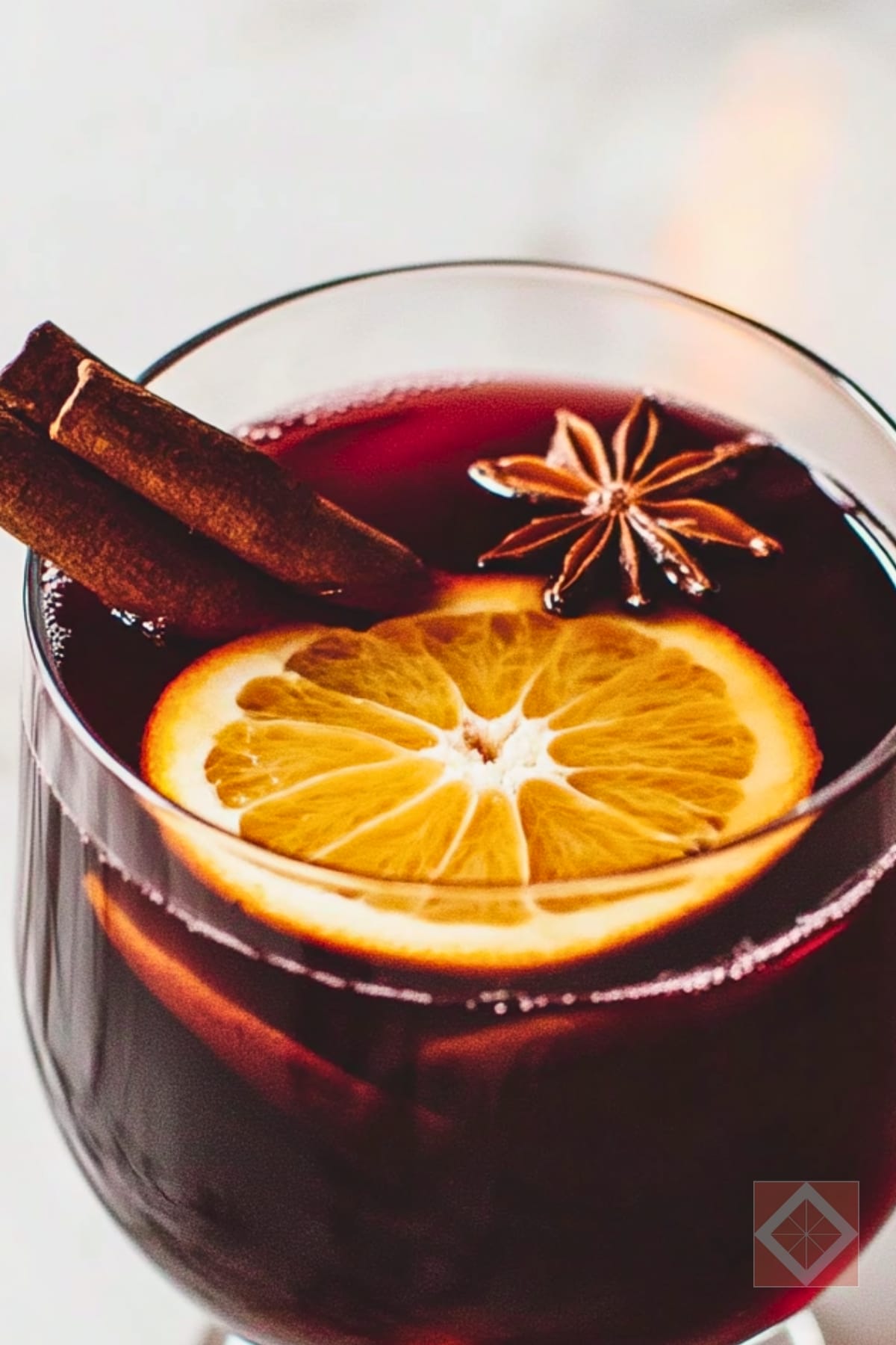 12 Spritzer, Wine & Sake Cocktails That Feel High-End But Take Almost No Effort 13 12 Spritzer, Wine & Sake Cocktails That Feel High-End But Take Almost No Effort - Mulled Wine Cocktail pin 1 midia