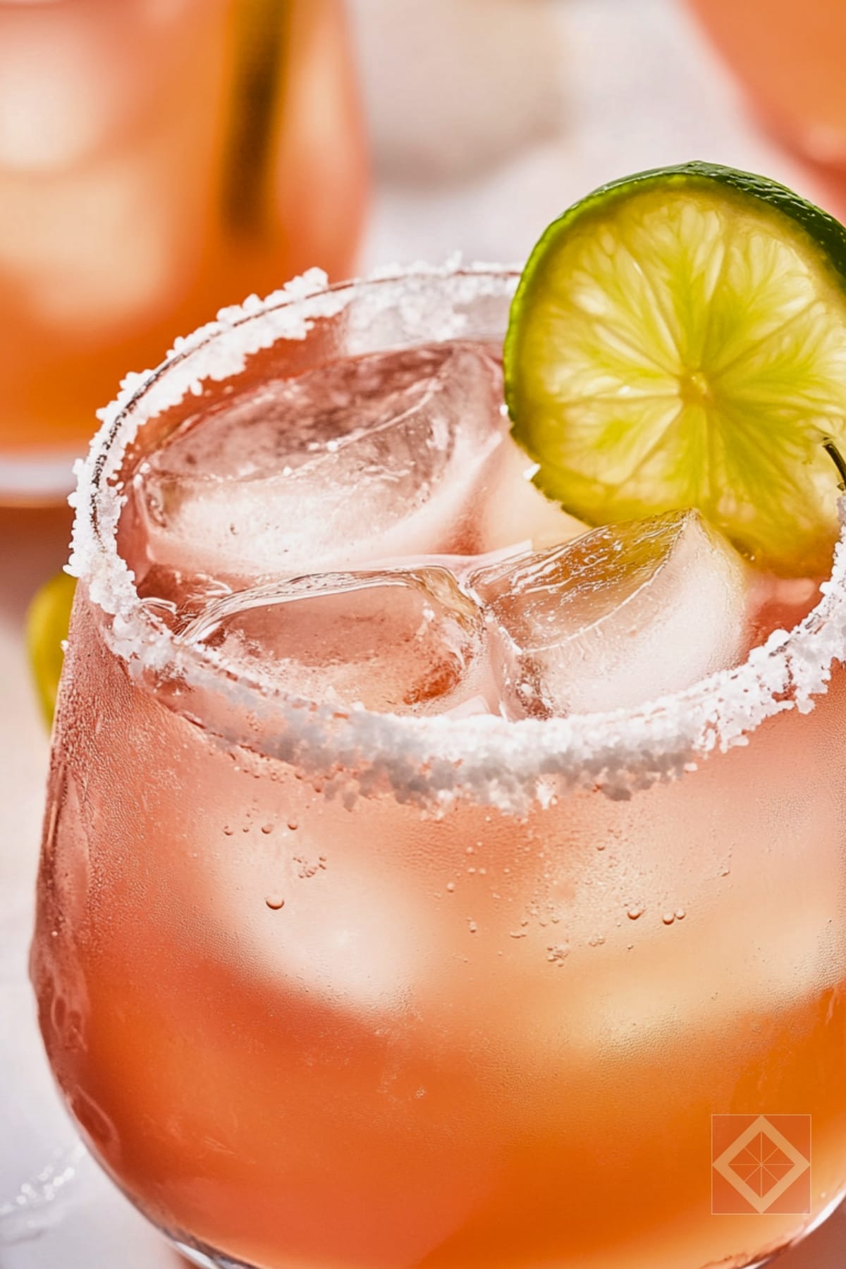 8 Easy Tequila & Mezcal Recipes That Taste Like Vacation in a Glass 4 8 Easy Tequila & Mezcal Recipes That Taste Like Vacation in a Glass - Paloma Cocktail pin 1 midia