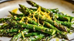 Bright & Tangy Asparagus You Can Make in 10 Minutes 1 Bright & Tangy Asparagus You Can Make in 10 Minutes - Pan Fried Asparagus midia