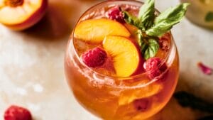 Rosé Sangria: A Fruity Peach Twist for Refreshment 1 Rosé Sangria: A Fruity Peach Twist for Refreshment - Peach Rose Sangria midia