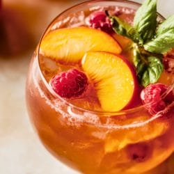 Rosé Sangria: A Fruity Peach Twist for Refreshment 4 Rosé Sangria: A Fruity Peach Twist for Refreshment - Peach Rose Sangria midia