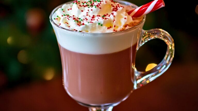 Warm Up with This Irresistible Peppermint Patty Drink 8 Warm Up with This Irresistible Peppermint Patty Drink - Peppermint Patty Cocktail midia