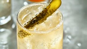 Easy Pickle Seltzer Cocktail You’ll Want to Try 1 Easy Pickle Seltzer Cocktail You’ll Want to Try - Pickle Seltzer Cocktail midia