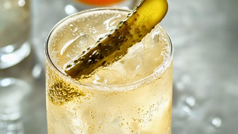Easy Pickle Seltzer Cocktail You’ll Want to Try 7 Easy Pickle Seltzer Cocktail You’ll Want to Try - Pickle Seltzer Cocktail midia
