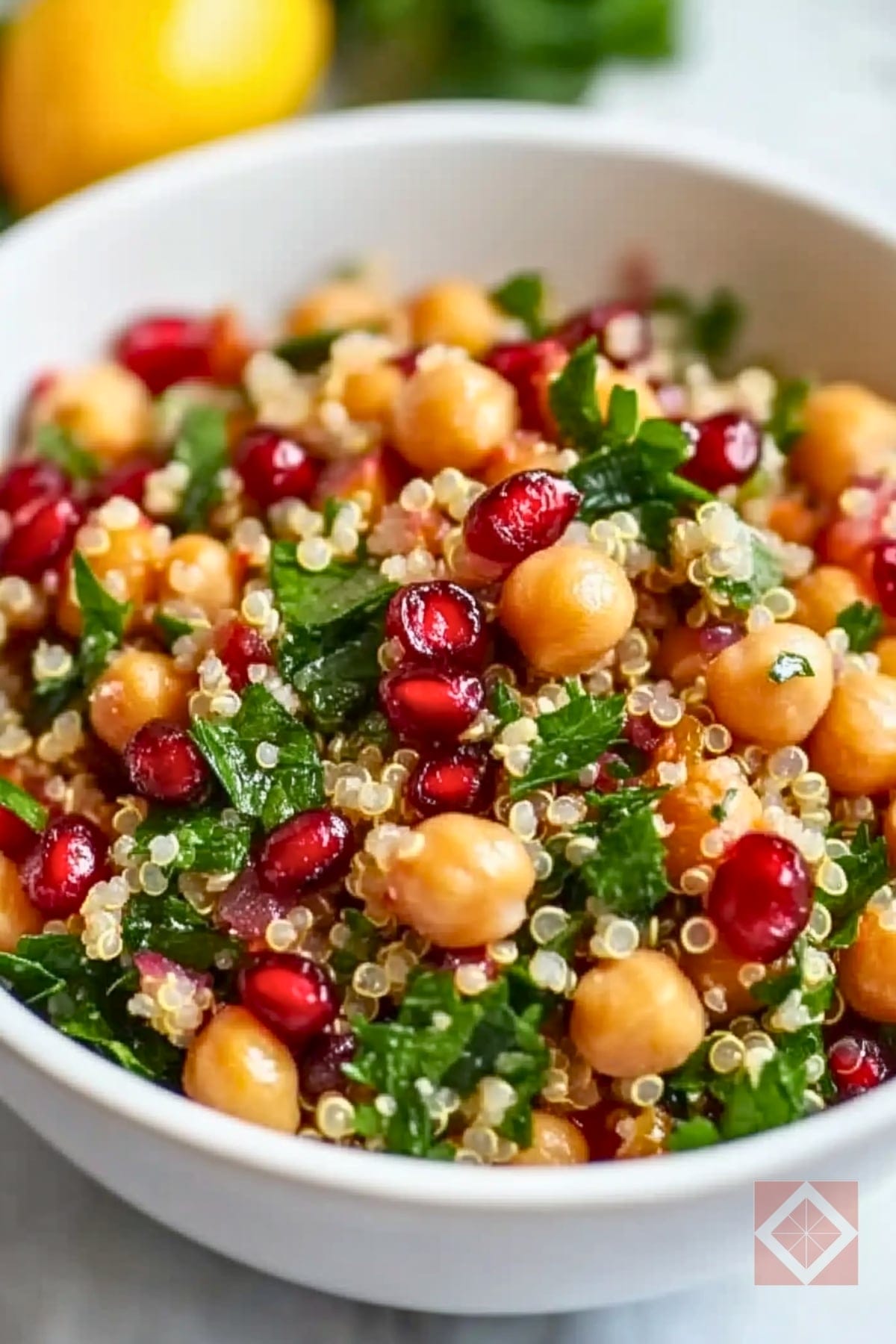 Pomegranate Quinoa Bowl: Quick & Easy Dinner Idea 3 Pomegranate Quinoa Bowl: Quick & Easy Dinner Idea - Pomegranate Quinoa Bowl pin 1 midia