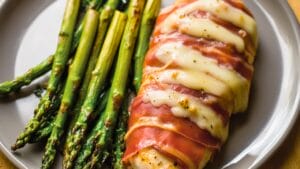 Simple Prosciutto-Wrapped Chicken with Asparagus One-Pot Recipe 1 Simple Prosciutto-Wrapped Chicken with Asparagus One-Pot Recipe - Prosciutto Wrapped Chicken with Asparagus midia