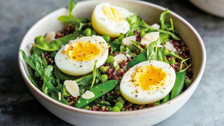 Fresh & Filling: Quinoa Egg Bowl with Seasonal Greens 3 Fresh & Filling: Quinoa Egg Bowl with Seasonal Greens - Quinoa Egg Bowl midia