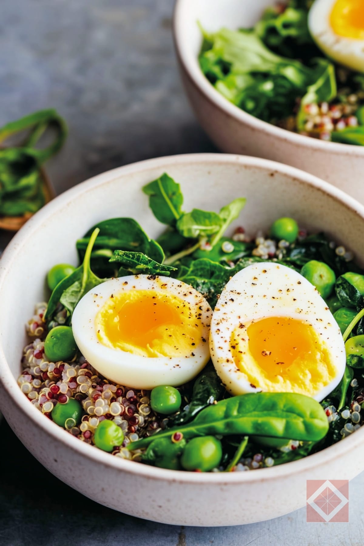 Fresh & Filling: Quinoa Egg Bowl with Seasonal Greens 4 Fresh & Filling: Quinoa Egg Bowl with Seasonal Greens - Quinoa Egg Bowl pin 2 midia
