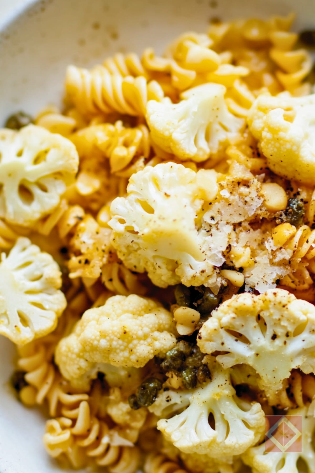 Perfectly Roasted Cauliflower Pasta with a Zesty Twist 5 Perfectly Roasted Cauliflower Pasta with a Zesty Twist - Roasted Cauliflower Pasta pin 3 midia