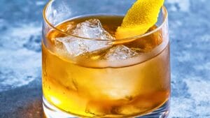 Whiskey for People Who 'Don't Like Whiskey': 9 Cocktails That Changed Everything 1 Whiskey for People Who 'Don't Like Whiskey': 9 Cocktails That Changed Everything - Rusty Nail Cocktail midia