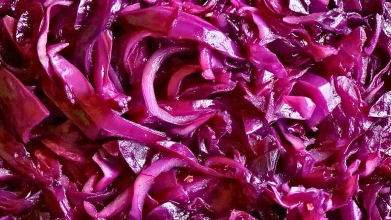 Sautéed Red Cabbage: A Perfect Side for Any Meal 1 Sautéed Red Cabbage: A Perfect Side for Any Meal - Sauteed Red Cabbage midia