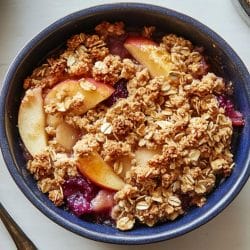 Seasonal Fruit Crisp: Gut-Friendly & Anti-Inflammatory 6 Seasonal Fruit Crisp: Gut-Friendly & Anti-Inflammatory - Seasonal Fruit Crisps with Oatmeal Crumble Crust midia