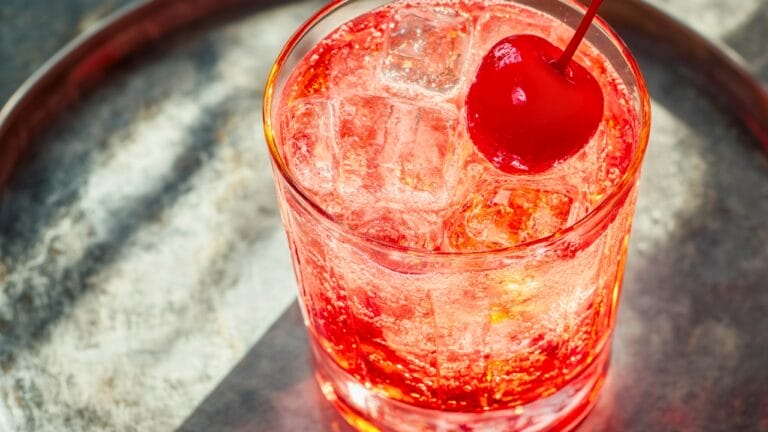 A Sweet & Fizzy Shirley Temple You’ll Love 6 A Sweet & Fizzy Shirley Temple You’ll Love - Shirley Temple Cocktail midia