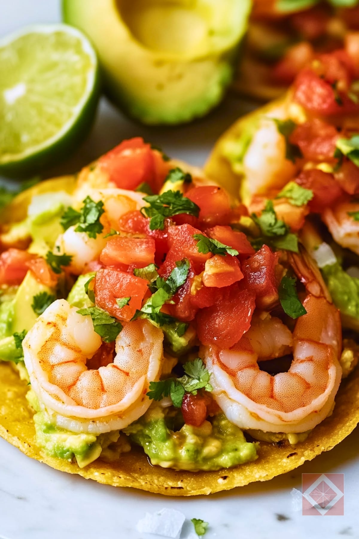 18 Easy Meat & Seafood Dinners That Are Big on Flavor, Not Effort 12 18 Easy Meat & Seafood Dinners That Are Big on Flavor, Not Effort - Shrimp Avocado Tostadas pin 1 midia