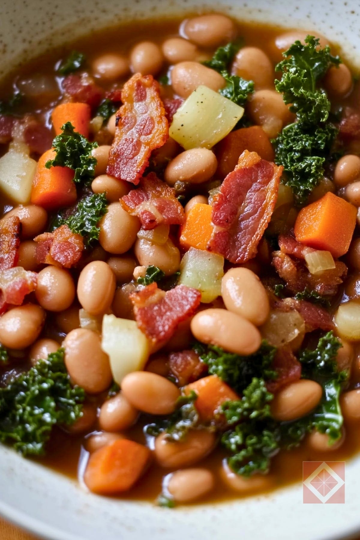 Braised Pinto Beans with Bacon & Winter Vegetables for Dinner 3 Braised Pinto Beans with Bacon & Winter Vegetables for Dinner - Smoky Pinto Beans with Bacon Greens pin 1 midia